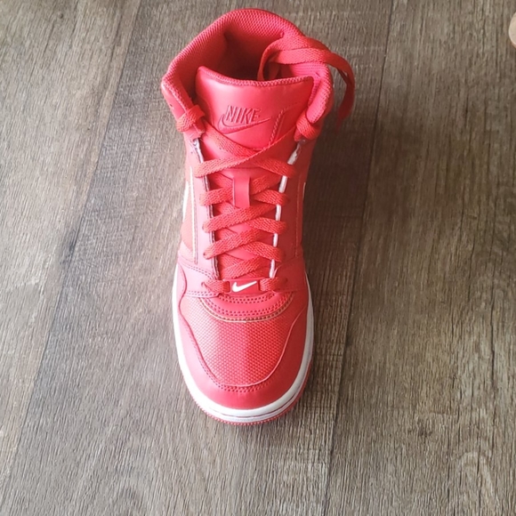 Nike womens shoes - Picture 3 of 6